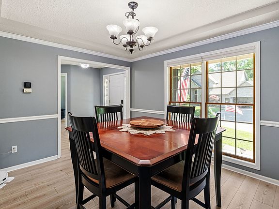 4th image of 76 Kennelworth Cir