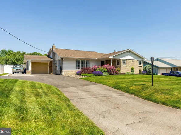 22 E Swartzville Rd, Denver, PA 17517