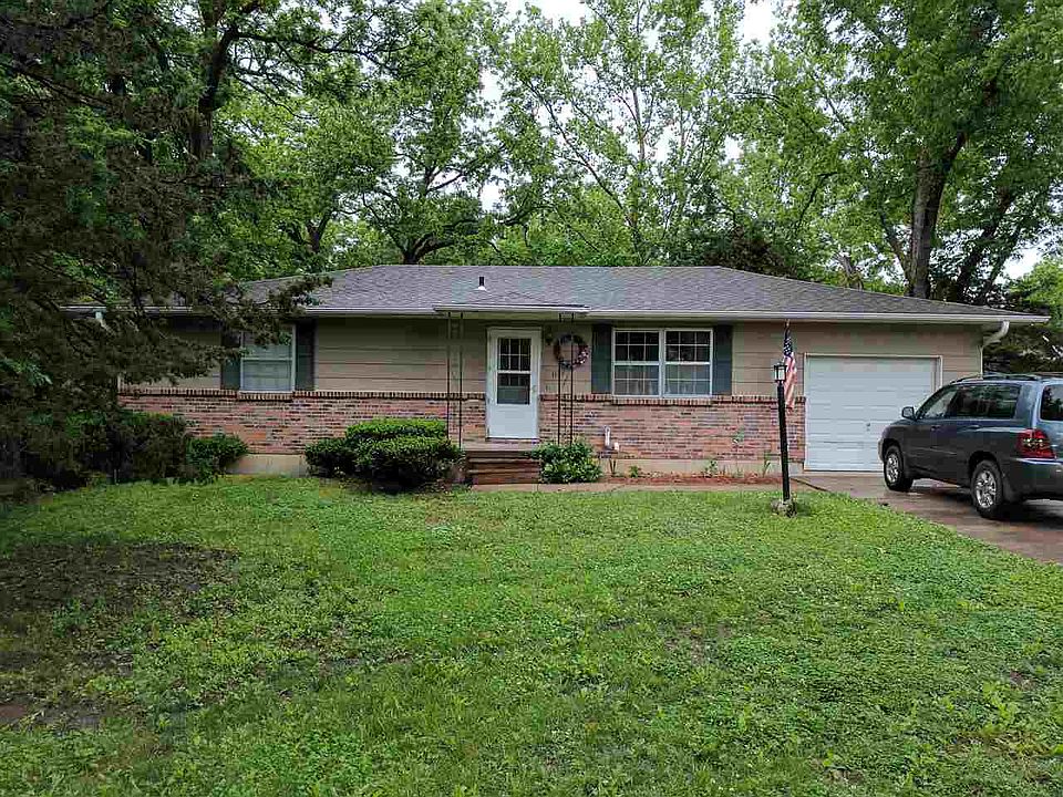 1st image of 1137 Village Dr