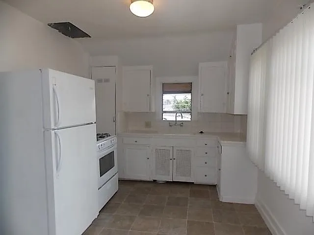 2821 Lincoln Ave — Photo 3