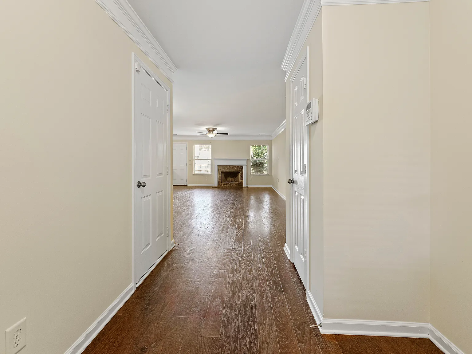 3 bed, 2.5 bath, 1900 sqft, $2,150 — Photo 4