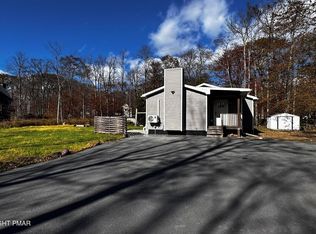 3262 Hamlet Dr, Tobyhanna, PA 18466