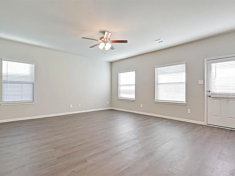 983 Golden Willow Ln — Photo 8