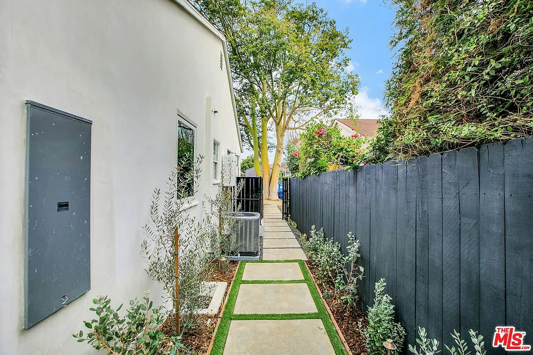 3 bed, 3.0 bath, $6,295 — Photo 3