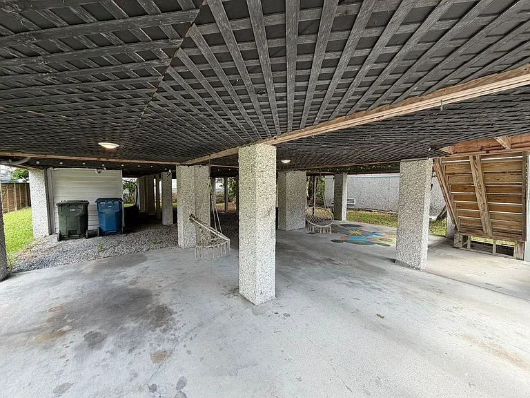 237 Georgia St — Photo 22