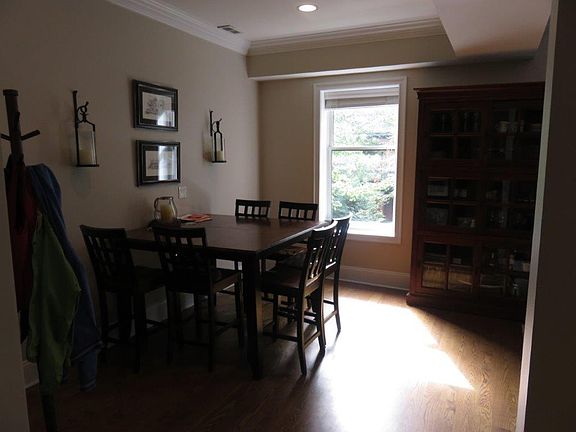 5th image of 648 W Wellington Ave APT 2W