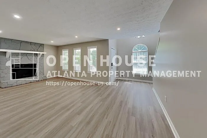 620 Gregory Manor Dr SW — Photo 4