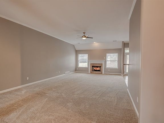 3rd image of 1418 Redmond Cv