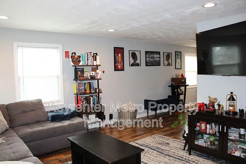 3 bed, 1.5 bath, 1250 sqft, $2,250 — Photo 3