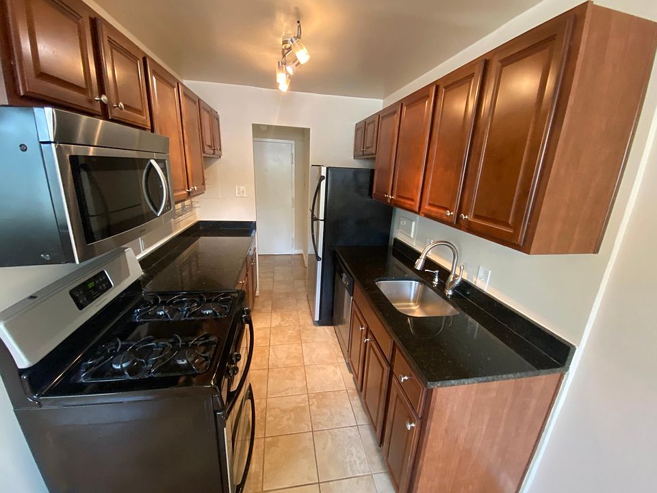 Kitchen open on both ends make it easy to move around unit. Lots of storage and counter space for a city kitchen!
