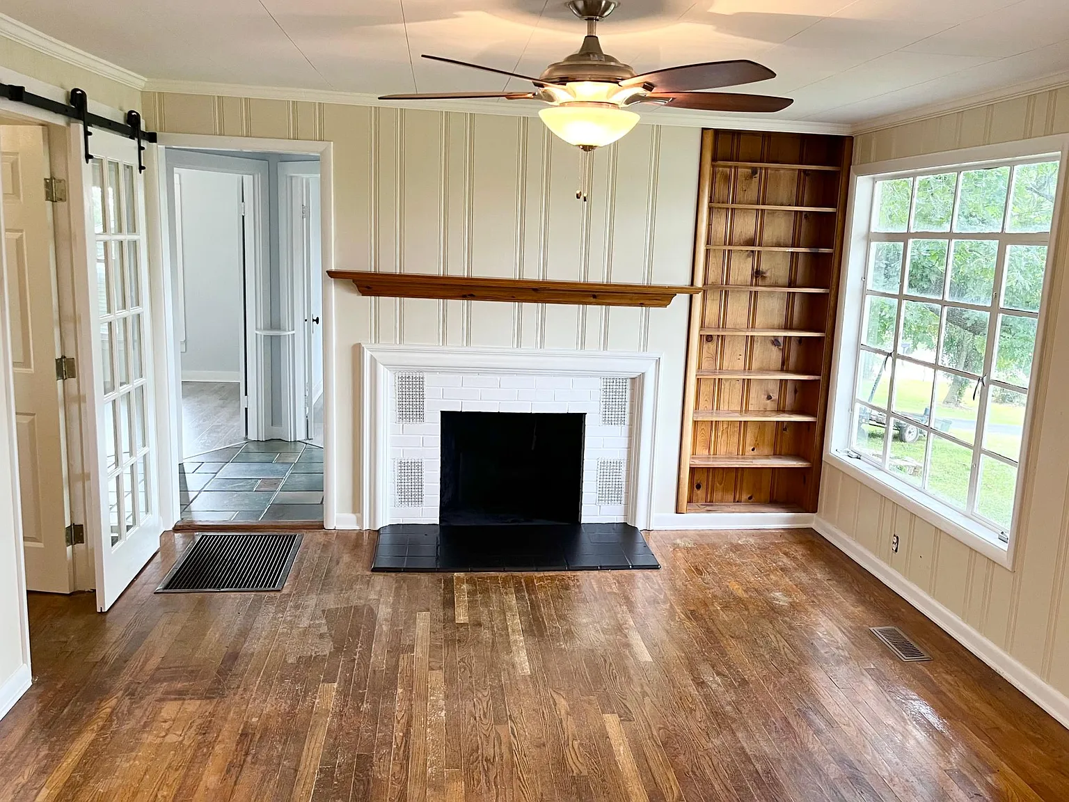2811 Carson Ave — Photo 2