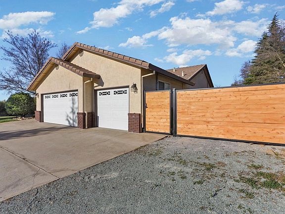 5th image of 2385 Meadowood Dr