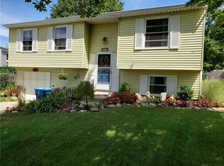 1390 Independence Dr, Derby, NY 14047