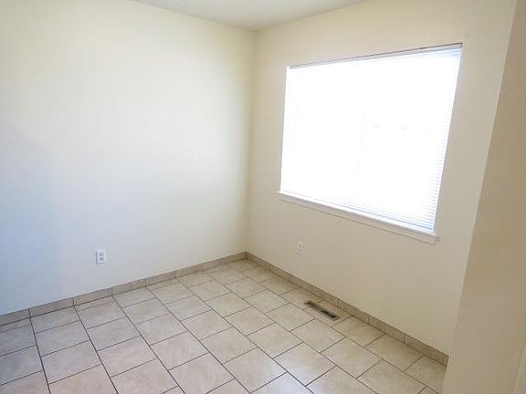5th image of 2513 E Spruce St #2515