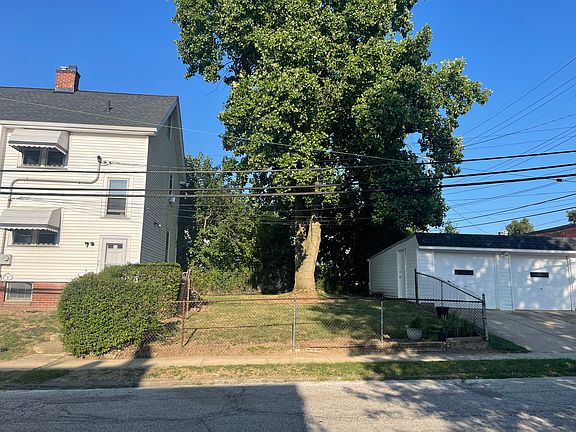 3rd image of 4127 Clybourne Ave #2