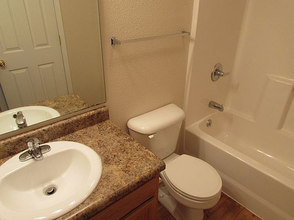 5th image of 106 Daniels Ct #B
