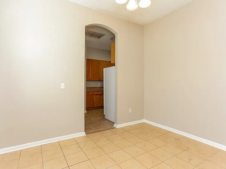 667 Bonaparte Dr — Photo 6