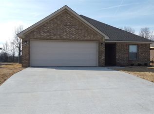 3863 Turfway Dr, Jonesboro, AR 72404