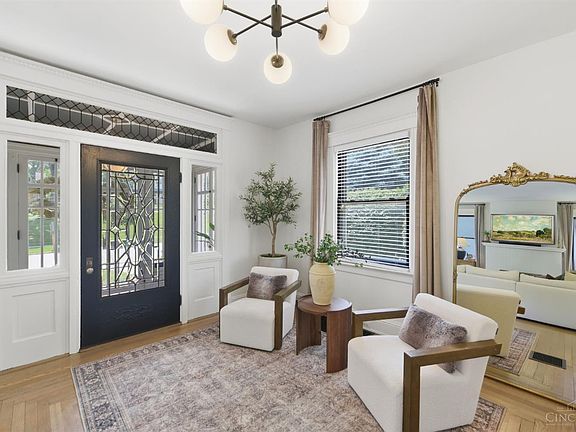 5th image of 2486 Observatory Ave