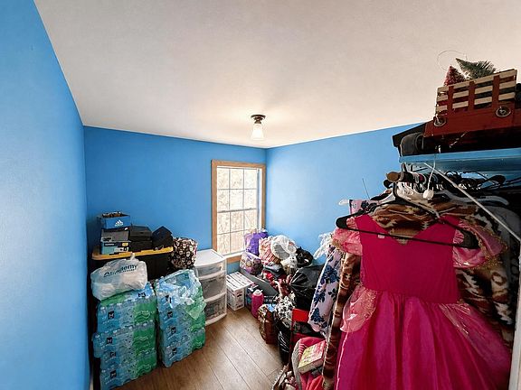 5th image of 2525 Warwick Rd