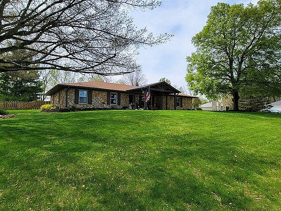 5th image of 110 Lilac Ct