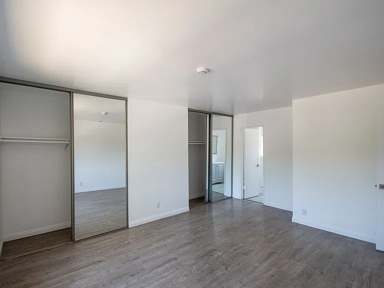 15128-44 Burbank Blvd — Photo 44