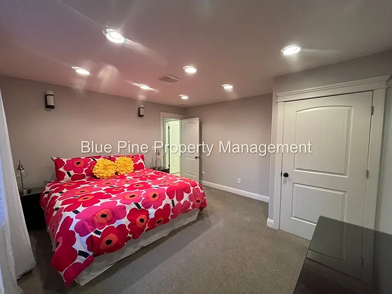 340 Chateau Dr #1 — Photo 29