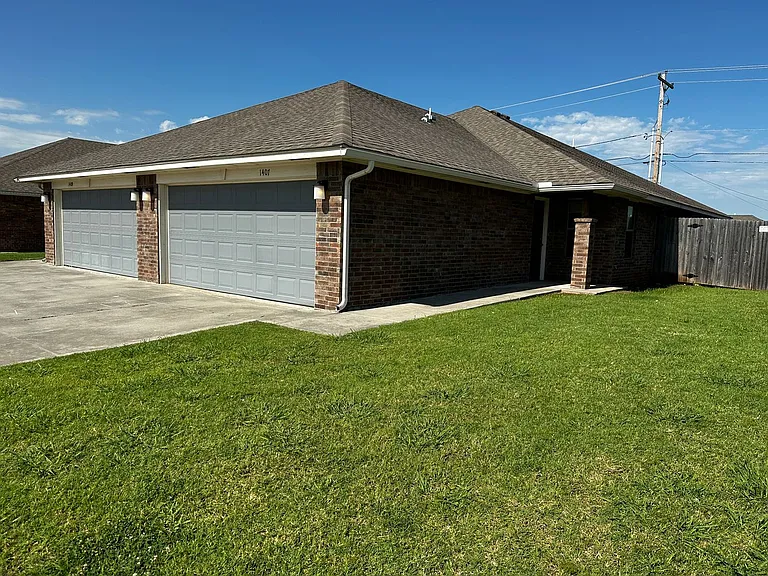 1407 Macalpine St — Photo 1