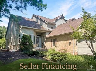 37547 Legends Trail Dr, Farmington, MI 48331