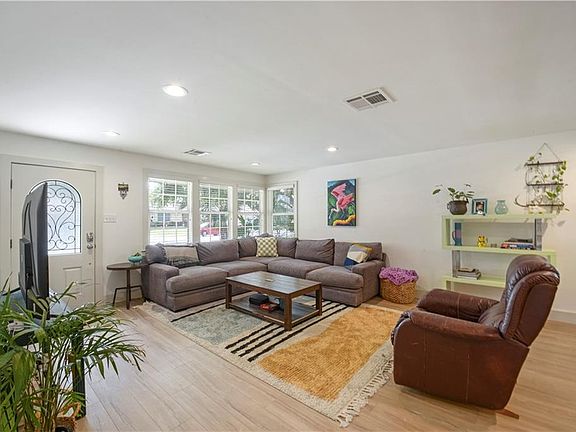 5th image of 5611 Charlotte Dr