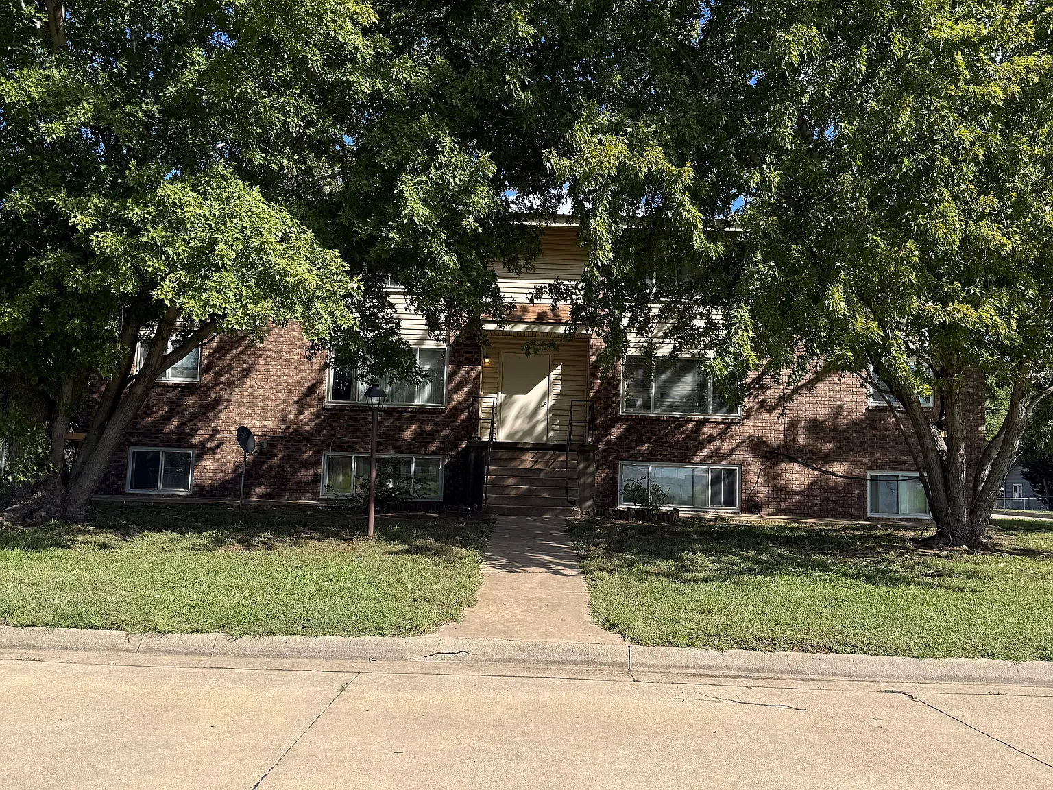 2 bed, $700 — Photo 1