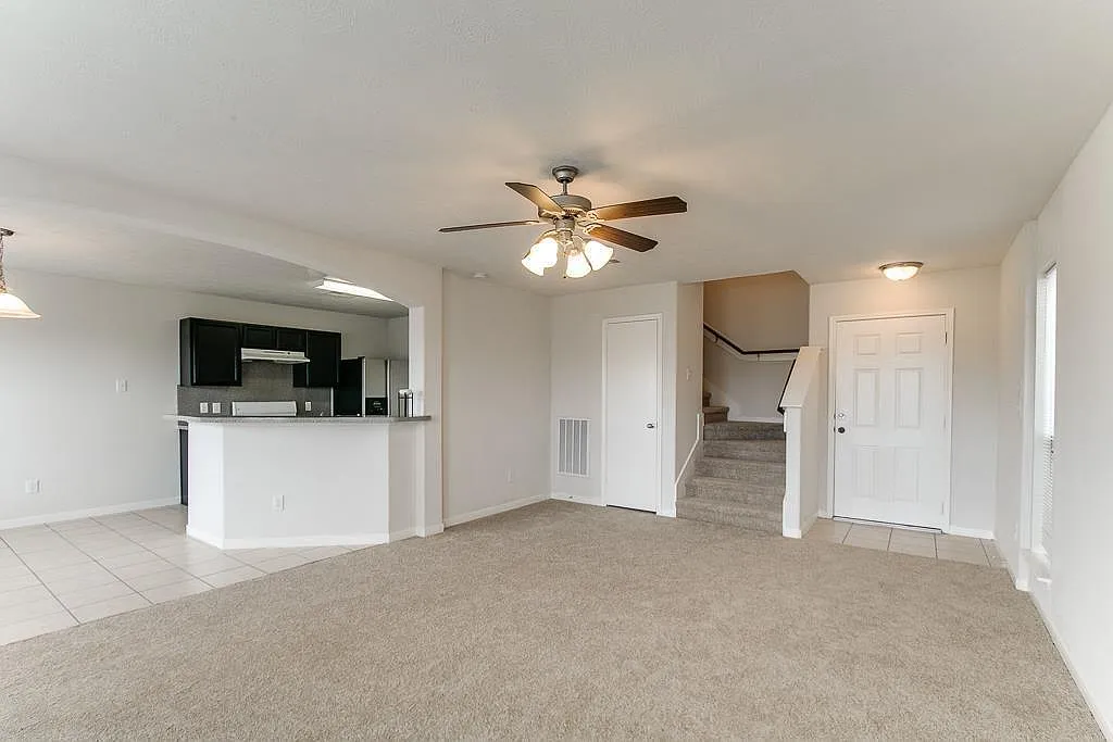 4 bed, 2.5 bath, 1611 sqft, $2,200 — Photo 4