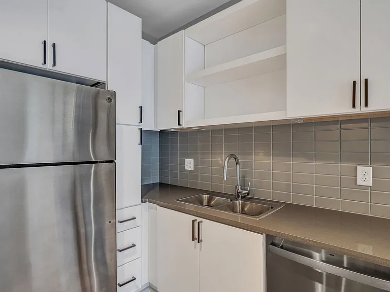 601 E 39th Street — Photo 52