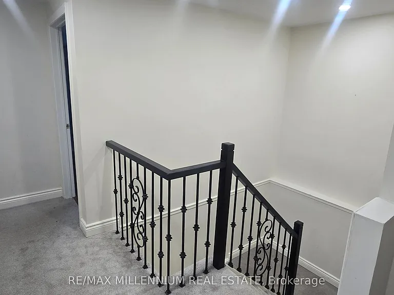 32 Abelard Ave #UPPER — Photo 18