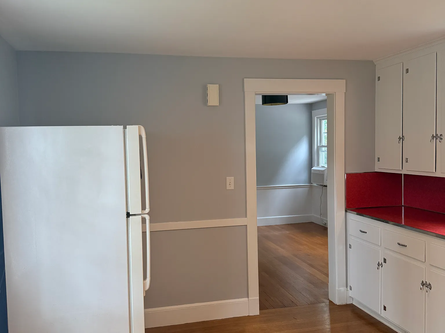 2 bed, 1.0 bath, $3,300 — Photo 2