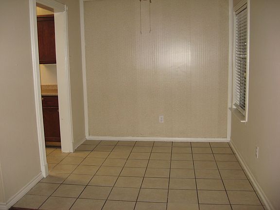 5th image of 2823 Petersburg Dr