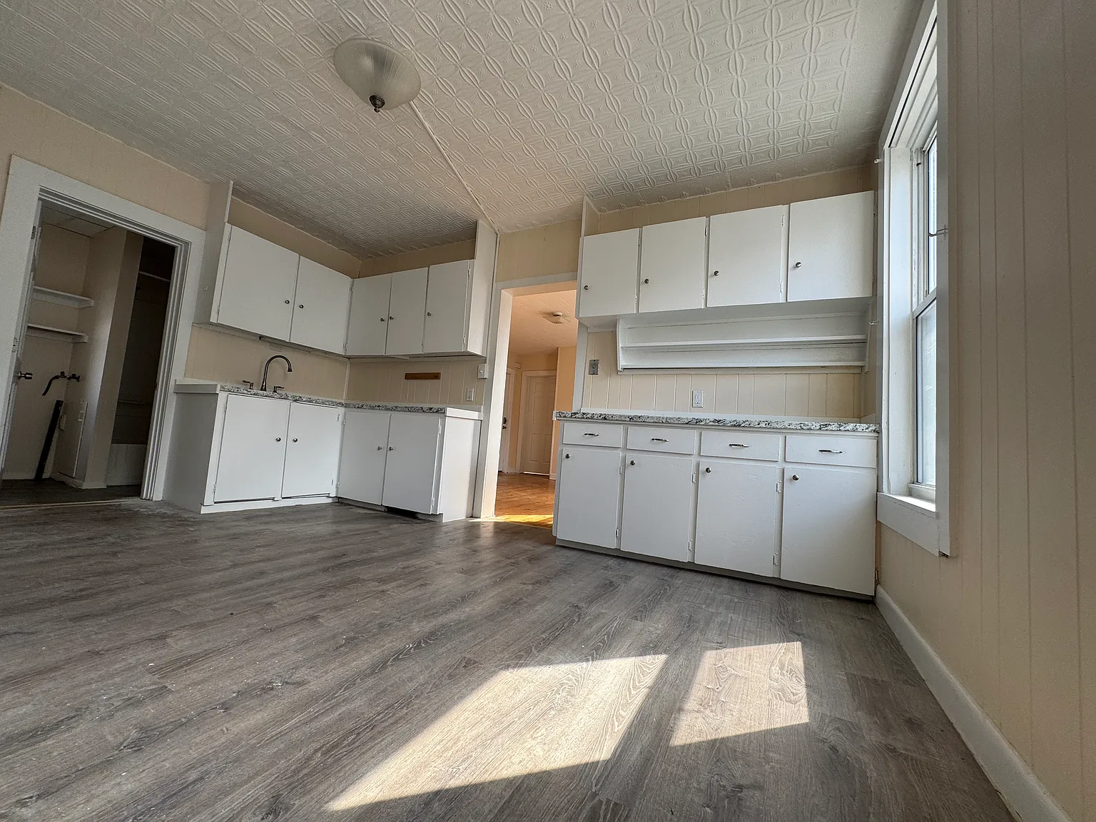 3 bed, $1,795 — Photo 2