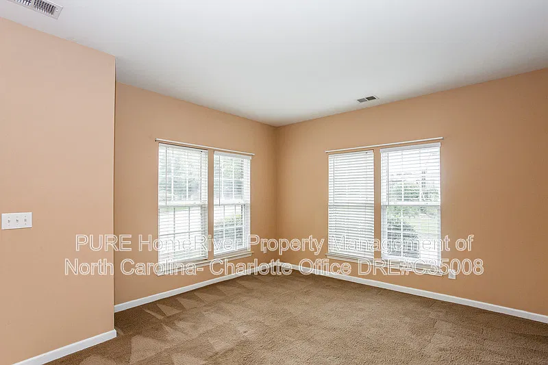 3 bed, 2.5 bath, 1450 sqft, $1,680 — Photo 4