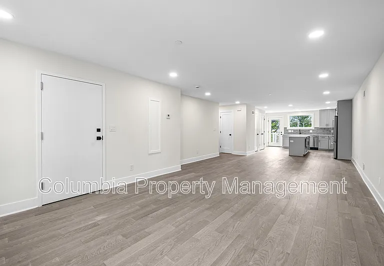 3552 Warder St NW — Photo 2