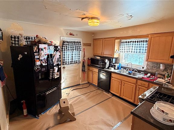 5th image of 464 Greenridge Rd