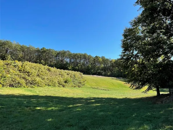 325 29th Avenue Dr NW #1, Hickory, NC 28601