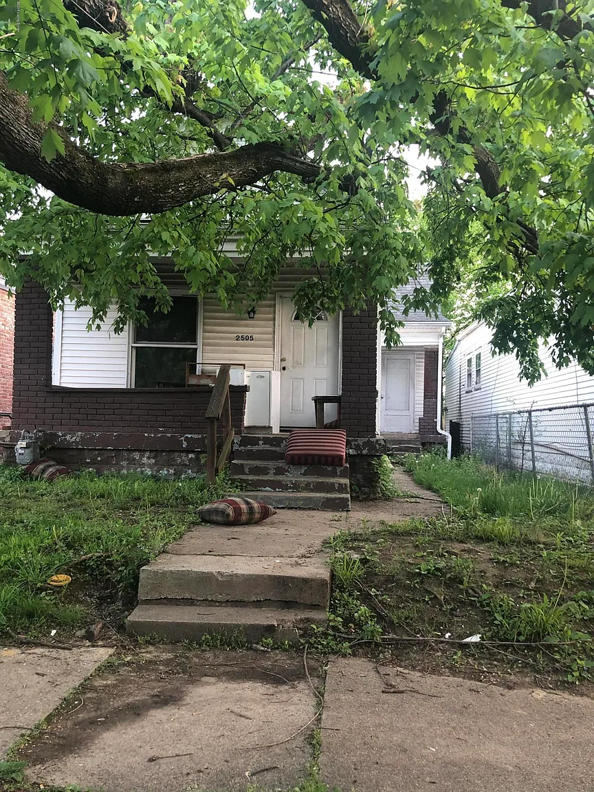2505 Howard St photo 1