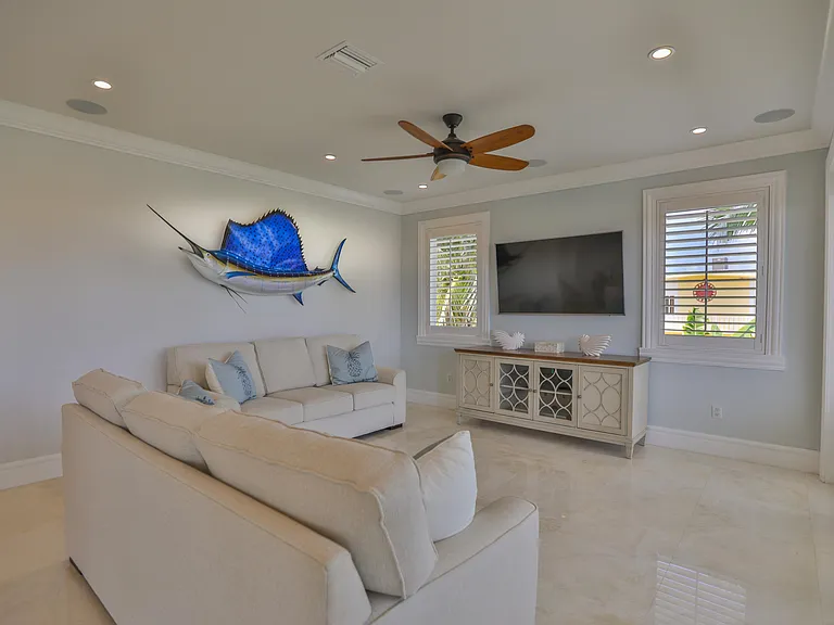 128 Leoni Dr — Photo 14