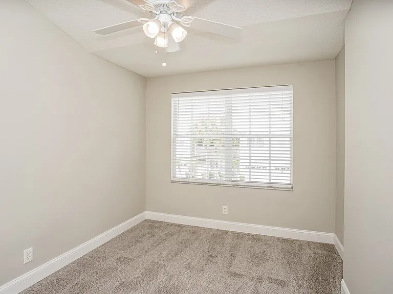 740 Vallance Way NE — Photo 11