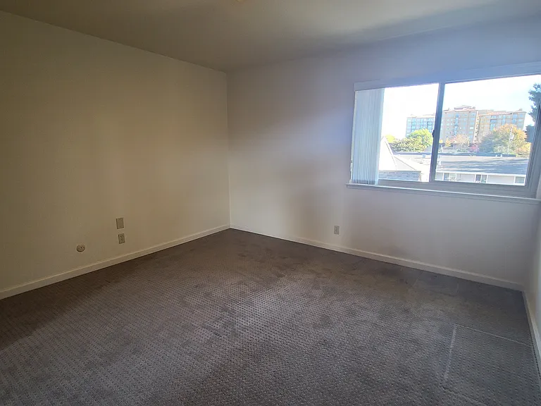 131 Elm St — Photo 17