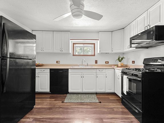 3rd image of 29766 Carolina Ave