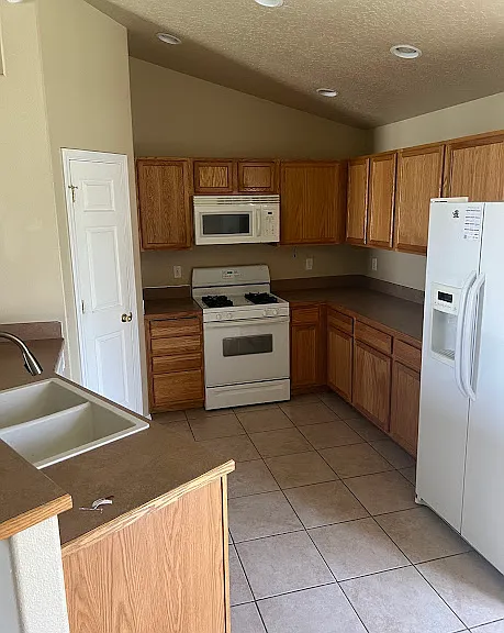 2201 E Royal Ave — Photo 5