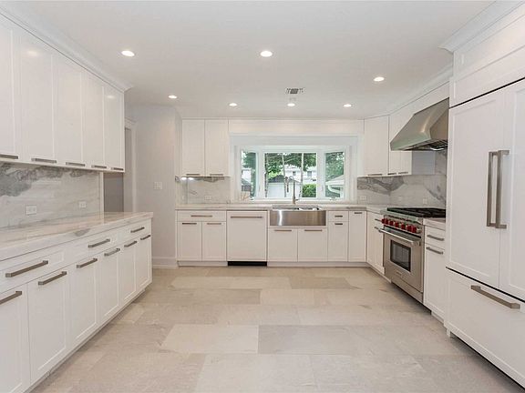 3rd image of 75 Clinch Ave
