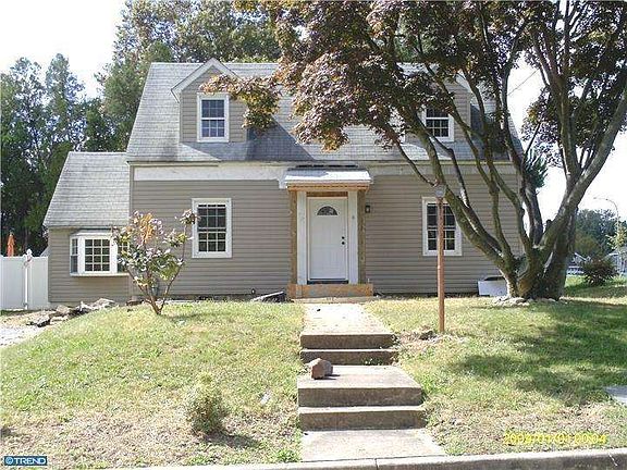 2nd image of 8 Cedar Ave