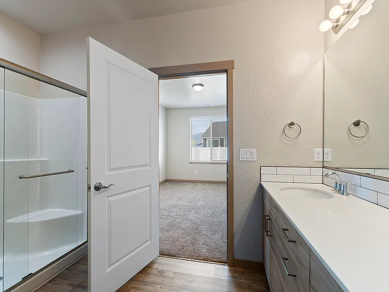 1437 Sq Ft Bathroom